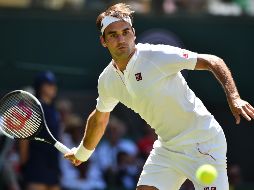 Federer, que busca recuperar el número uno mundial que está en manos de Rafael Nadal, derrotó sin problemas en una hora y 19 minutos. AFP / G. Kirk