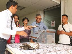 El vocal dijo que mañana se prevé una sesión en cada consejo distrital, para preparar los cómputos distritales a realizarse el miércoles. EL INFORMADOR/ G. Gallo