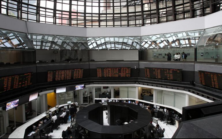 La plaza bursátil local terminó contraria a los índices de Estados Unidos que revirtieron su dirección y concluyeron con ganancias. EL INFORMADOR / ARCHIVO