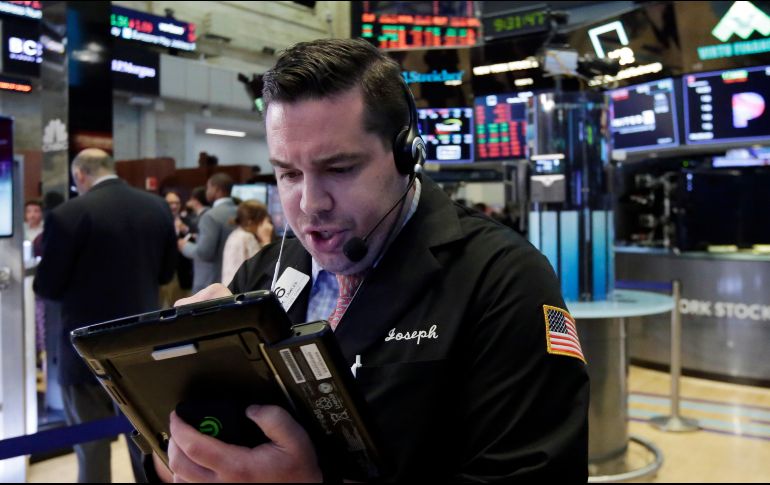 El índice compuesto del mercado Nasdaq, en el que cotizan importantes firmas tecnológicas, ganó un 0.76%. AP / R. Drew