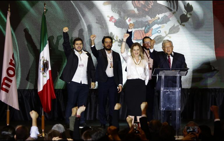 Tras los resultados de la elección, AMLO apareció rodeado por sus hijos y esposa para dar un mensaje de reconciliación a los mexicanos. NTX / A. Monroy