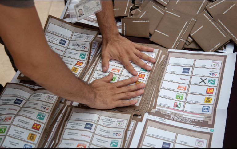 El PRI en el Estado de México sólo gobernará 23 de las 125 presidencias municipales y no ganó ni una sola diputación local por mayoría. EFE / ARCHIVO