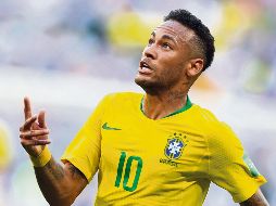 En su papel de referente en el ataque, Neymar hizo de las suyas al marcar el primer gol y propiciar que Firmino empujara el segundo. AFP