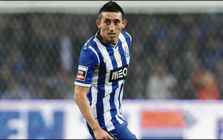Firme. El mexicano Héctor Herrera aún tiene un año de contrato con el Porto. AP