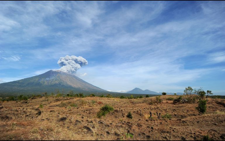 Las autoridades mantienen el nivel naranja de alerta de aviación, y el nivel 3 de alerta de erupción. AFP/S. Tumbelaka