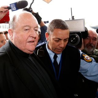 Condenan a arzobispo australiano por encubrir un caso de pederastia