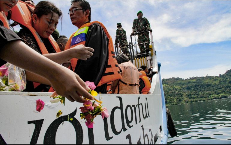 La causa del hundimiento podría ser una vía de agua que se abrió en el casco de la embarcación. AFP/L. Fahmi