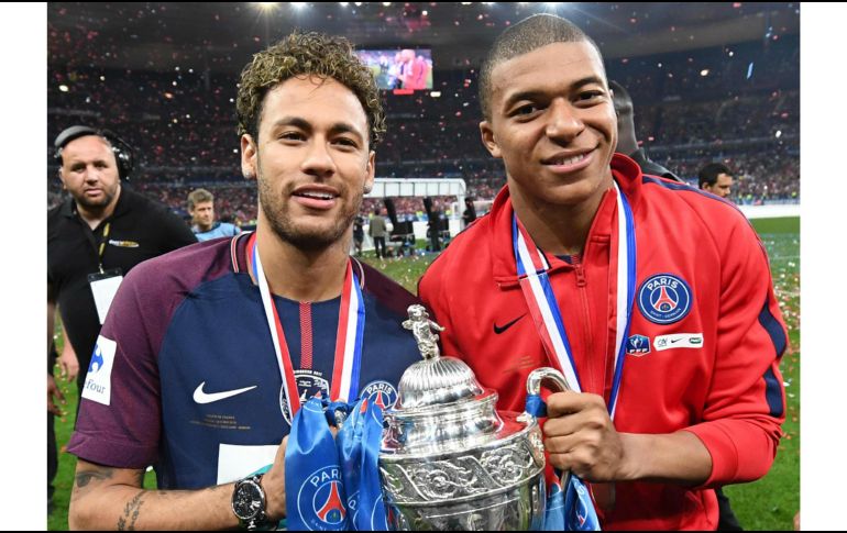El vigente campeón de la Ligue de Francia comenzó a ser indagado por las compras de Neymar (222 MDE) y Kylian Mbappé (135 MDE + 45 MDE en variables). AFP / ARCHIVO
