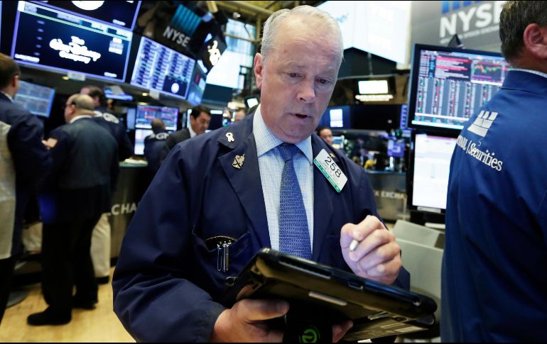 Los mercados siguen observando las tensiones comerciales, ya que el viernes entran en vigor los aranceles anunciados por Washington y Pekín en medio del pulso que mantienen. AP / R. Drew