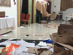 Minutos después de haber ubicado el vehículo se registró una riña en la entrada del hotel, pues las personas denunciantes ingresaron a uno de los salones del lugar por la fuerza. TWITTER / @Nancydelasa