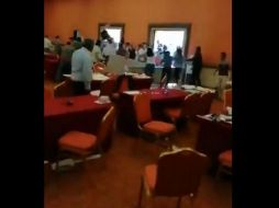 El mismo partido difundió videos en donde se observa una irrupción desde cámaras aparentemente de seguridad.  ESPECIAL