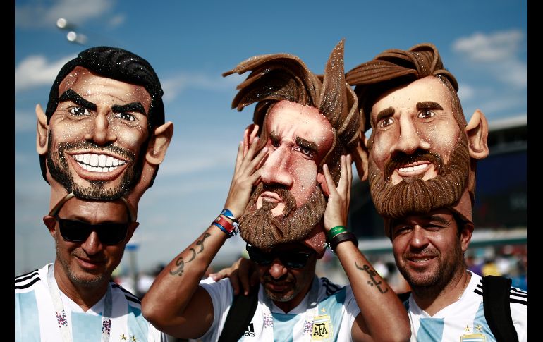 Con Leo Messi y Sergio Agüero hasta en la cabeza. AFP/ARCHIVO