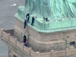 La policía intentó acercarse a ella. AFP / PIX11 News