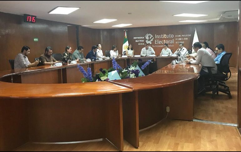 Durante la sesión de esta tarde, la representante del PVEM, Erika Lizbeth Ramírez, hizo el reporte de irregularidades en el proceso del conteo de votos en el consejo municipal de Chapala. TWITTER / @iepcjalisco