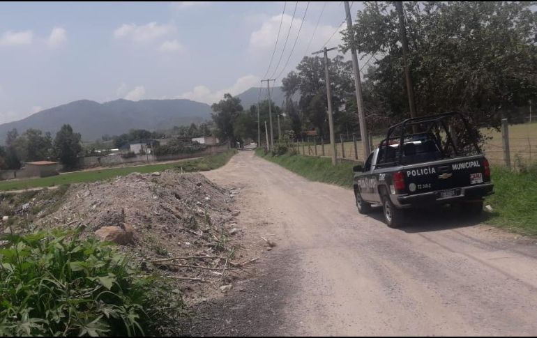 Hacia las 13:30 horas se informó de un bulto en el cruce de camino a La Coladera y Las Varitas, en San Sebastián el Grande, Tlajomulco de Zúñiga. ESPECIAL / Policía de Tlajomulco