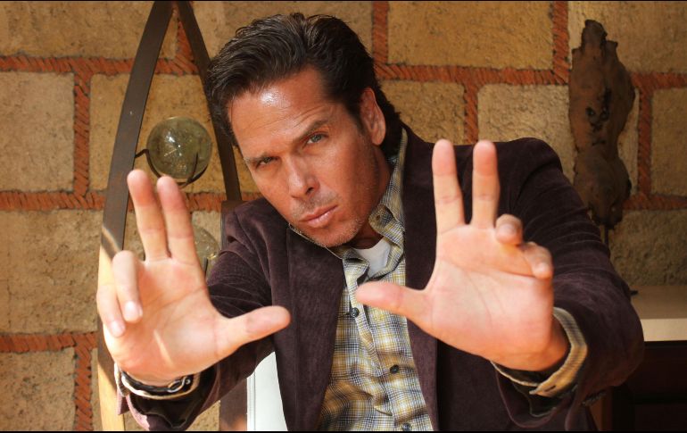 “Él tenía un avión jet star 1961 súper chafa que no llegaba a Nueva York”, expresó el actor. SUN /