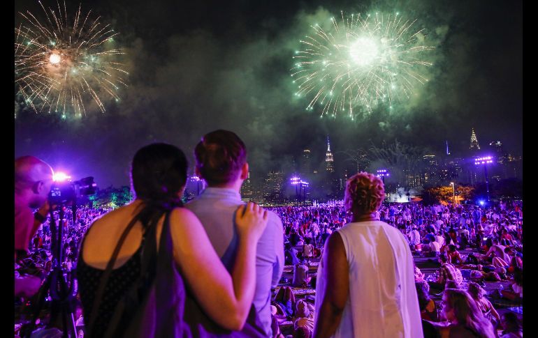 Desde Nueva York hasta Nuevo México, hubo diferentes espectáculos de fuegos artificiales. AFP / E. Munoz
