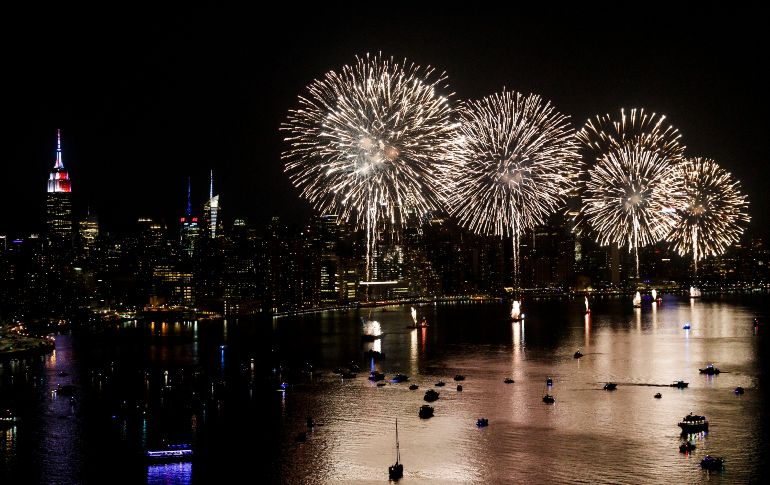 Desde Nueva York hasta Nuevo México, hubo diferentes espectáculos de fuegos artificiales. EFE / J. Lane