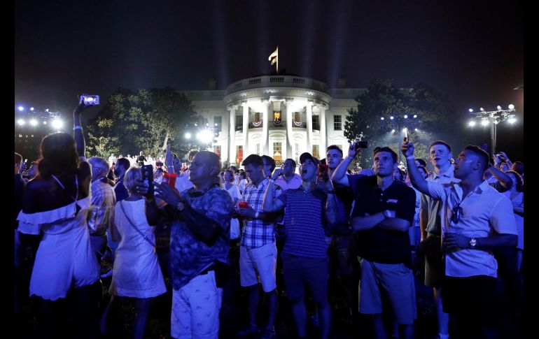 Desde Nueva York hasta Nuevo México, hubo diferentes espectáculos de fuegos artificiales. EFE / Y. Gripas