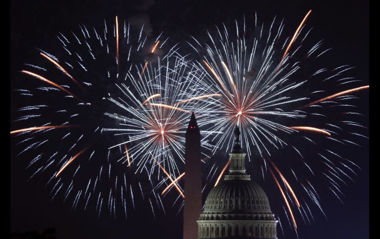 Desde Nueva York hasta Nuevo México, hubo diferentes espectáculos de fuegos artificiales. AFP / A. Wong