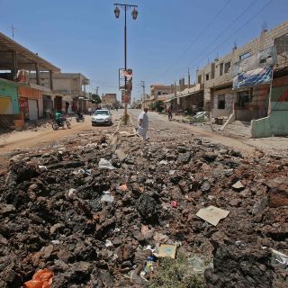 Fuerzas sirias y rusas lanzan ataques aéreos contra Deraa