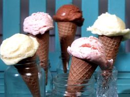 En México se reconoce como helado cuando en su preparación se utiliza cremas o una base láctea; mientras que la nieve se elabora con jugo de frutas, a base de agua. AP / ARCHIVO