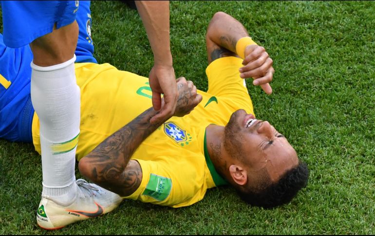 La exageración del delantero de la Selección de Brasil al recibir una falta, ha dado mucho de qué hablar. AFP / ARCHIVO