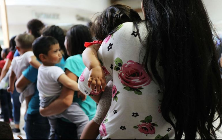 El Gobierno ha reunido a 538 niños con sus parientes, aunque más de dos mil menores siguen recluidos. AFP/ S. Platt