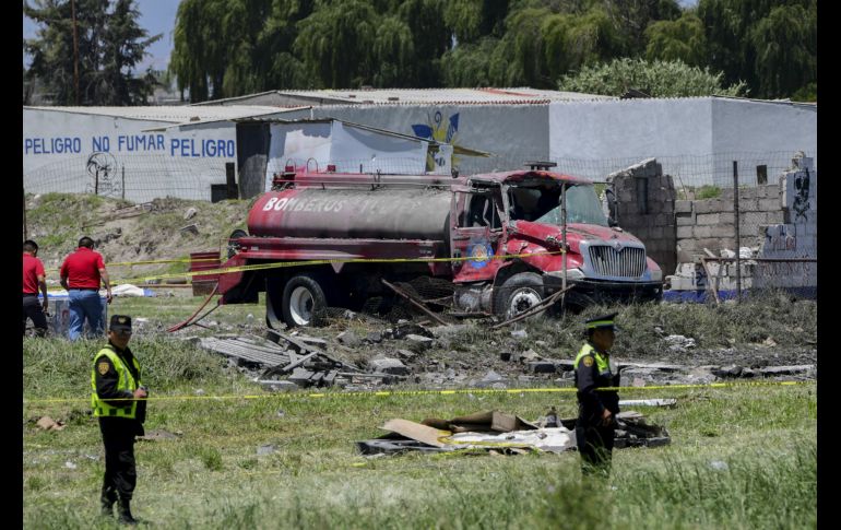 Un camión de bomberos resultó dañado con la segunda explosión. Entre los fallecidos se encuentran cuatro bomberos y dos policías. AFP/P. Pardo
