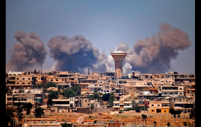 Los efectos de un bombardeo en la ciudad siria de Daraa.  El gobierno sirio y la aviación rusa lanzaron una intensa ofensiva aérea sobre zonas controladas por los rebeldes en esta provincia. AFP/M. Abazeed