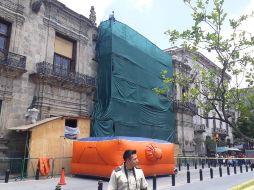 La persona lleva alrededor de una hora intentando lanzarse. EL INFORMADOR / C. Lemus