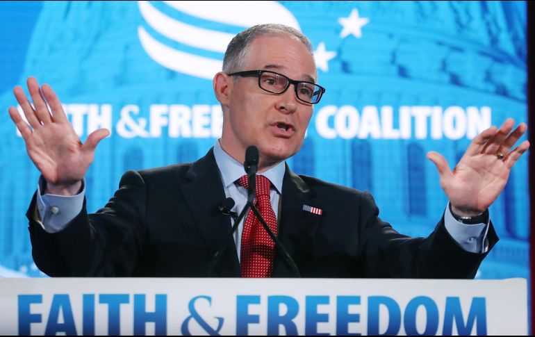 Scott Pruitt dejó el cargo tras la presión pública generada a partir de los numerosos escándalos de ética que protagonizó durante su tempestuosa gestión. AP / ARCHIVO