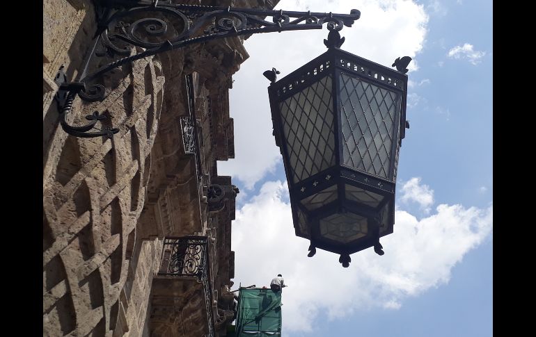 La persona lleva alrededor de una hora intentando lanzarse. EL INFORMADOR / C. Lemus