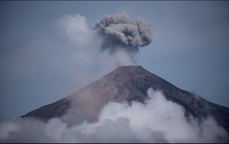 Debido a la erupción,  tres mil 587 personas de San Miguel Los Lotes y otras aldeas vecinas se encuentran refugiadas en albergues. EFE / ARCHIVO