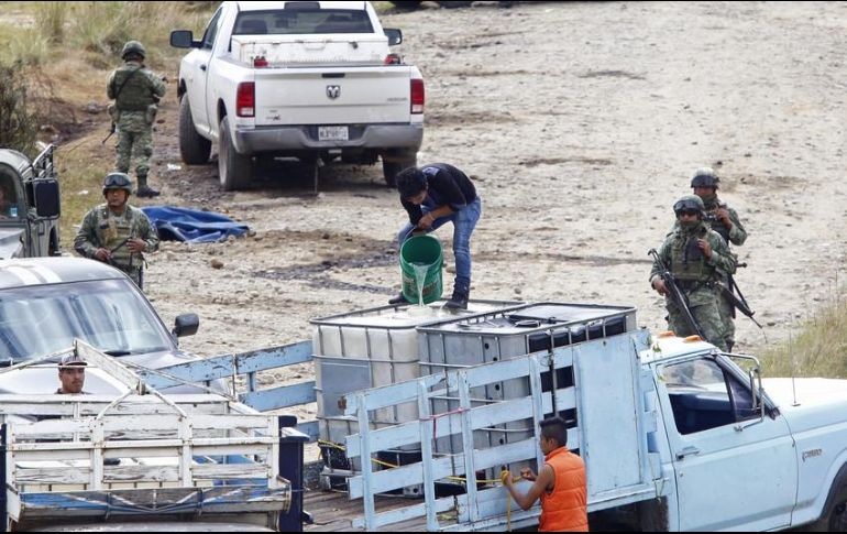 Uno de los vehículos en los que se encontró el combustible portaba placas de Jalisco. EFE / ARCHIVO