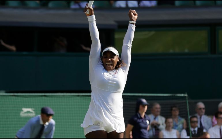 La hermana menor, Serena, celebra su victoria ante la tenista francesa Kristina Mladenovic. AP / T. Ireland