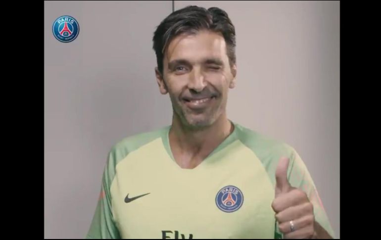 A los 40 años y procedente del Juventus de Turín, está considerado como una leyenda del futbol por su carisma, calidad bajo los palos y amplia trayectoria. TWITTER / @PSG_inside