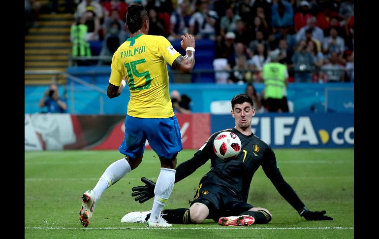 En un par de ocasiones Brasil estuvo cerca del gol al inicio del partido. EFE / W. Woon