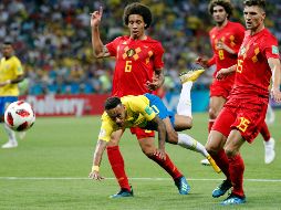 Neymar intentó por la izquierda todo su repertorio de fintas, y también de clavados. EFE / S. Dolzhenko