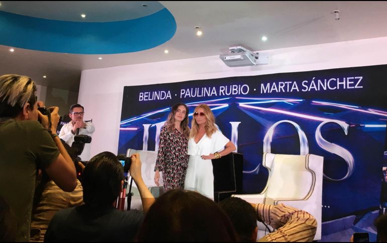 La cantante junto a Paulina Rubio previo a la presentación oficial de Ídolos 2.0.  NTX / V. Pérez