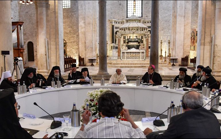 En la celebración, se fueron intercambiando lecturas y cantos de salmos y reflexiones por parte de los 22 patriarcas y representantes ortodoxos. AFP/A. Pizzoli