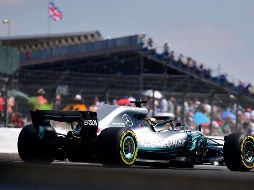 El británico, que logró la cuarta ''pole position'' de la temporada y la 76 de su carrera, se pone líder, delante de Sebastian Vettel y Kimi Raikkonen. AFP / A. Isakovic