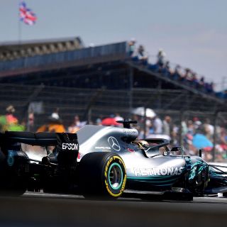 Hamilton logra la ''pole'' en Silverstone