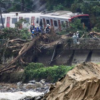 Conteo de muertos sube a 44 y 21 desaparecidos por lluvias  en Japón
