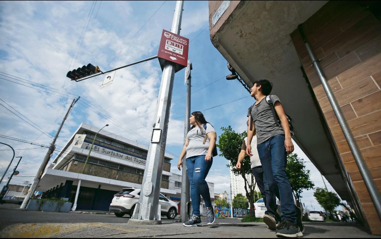 Colón y Niños Héroes. Un poste al que le falta uno de los botones con los que contará el C5 en diferentes puntos de la metrópoli. EL INFORMADOR/F. Atilano