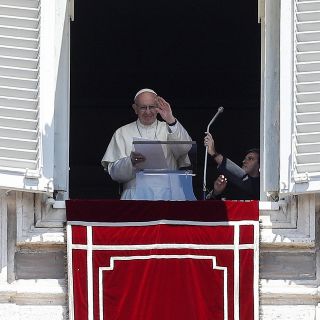 Papa Francisco trata de consolar a hinchas brasileños