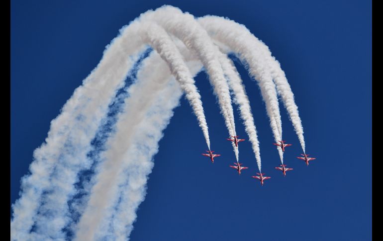 El equipo acrobático de la Real Fuerza Aérea Británica se presenta en el Gran Premio de Gran Bretaña de Fórmula 1, realizado en Silvestone, Inglaterra. AFP/A. Isakovic