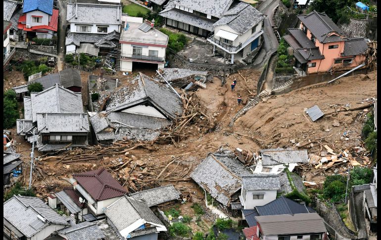 Un alud arrasó con casas en Kure, Hiroshima. Las prefecturas de Hiroshima, Ehime y Okayama (oeste) son en las que más víctimas se han contabilizado. AP/Kyodo News/K. Harada