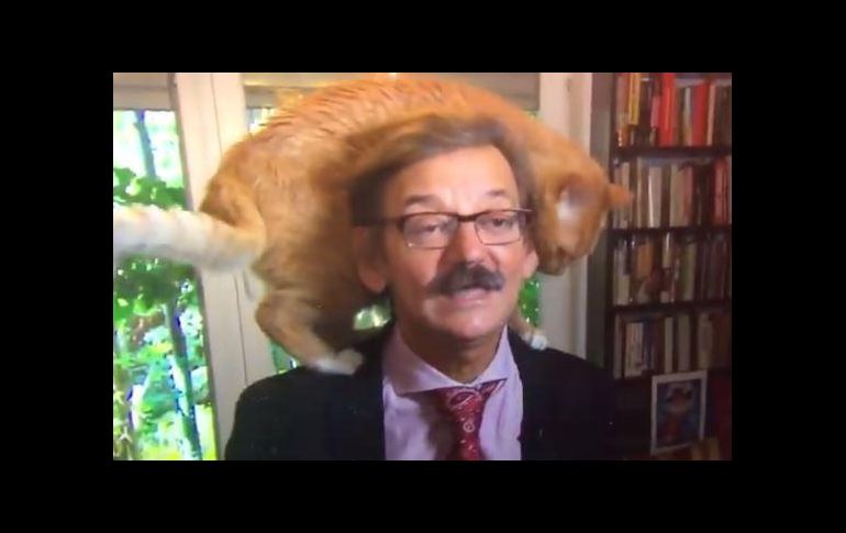 Jerzy Targalski hablaba ante la cámara para una entrevista parte de un reportaje. TWITTER@rudybouma