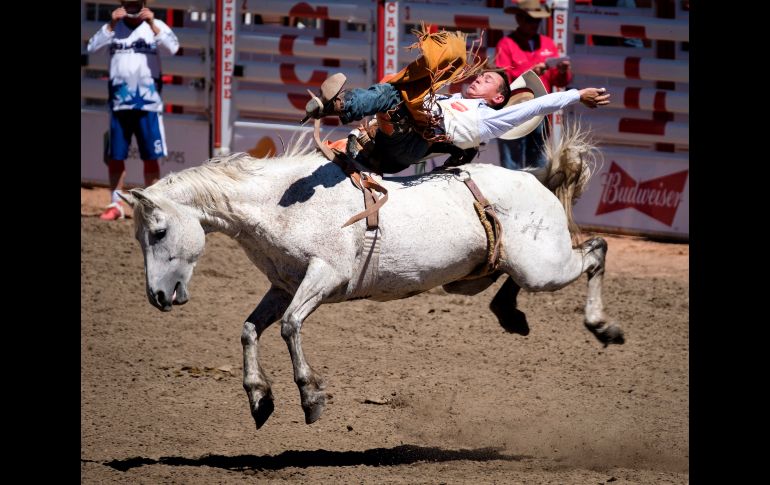Clayton Biglow, de California, monta a 